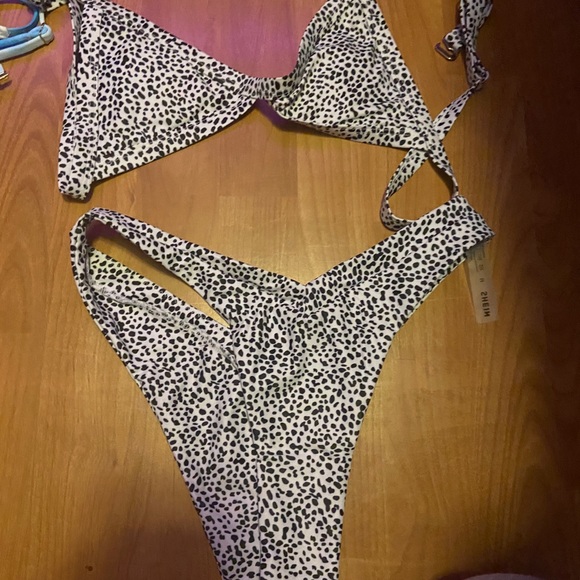 Swimsuits!! All size medium! Need them gone asap. - Picture 3 of 7